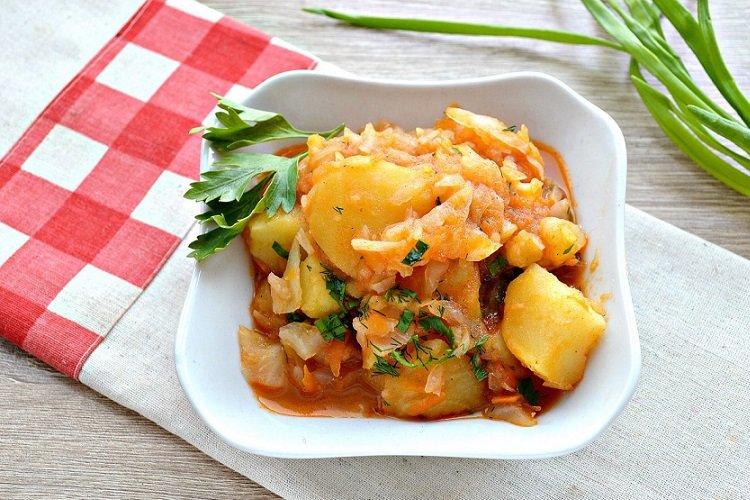 Chou mijoté avec pommes de terre