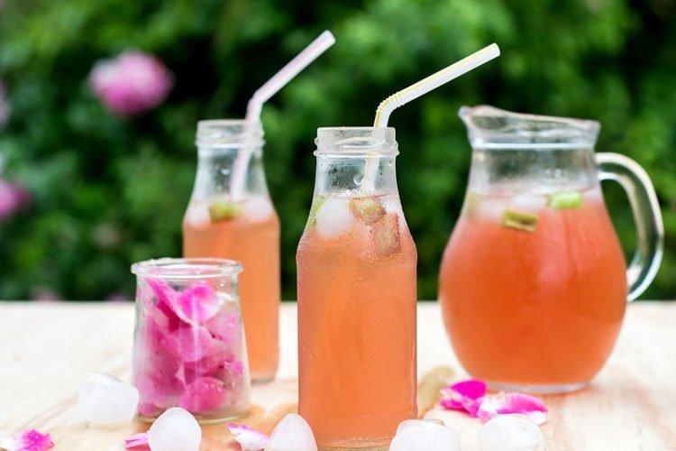 Compote de rhubarbe et rose au thé