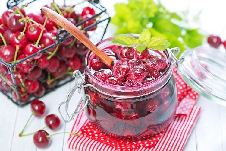 Confiture aux cerises et à la menthe