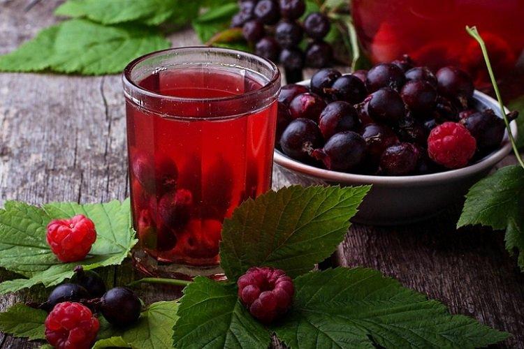 Compote de cerises, groseilles et framboises