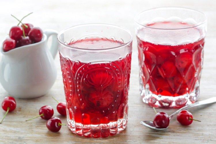 Compote de cerises douces dans une mijoteuse