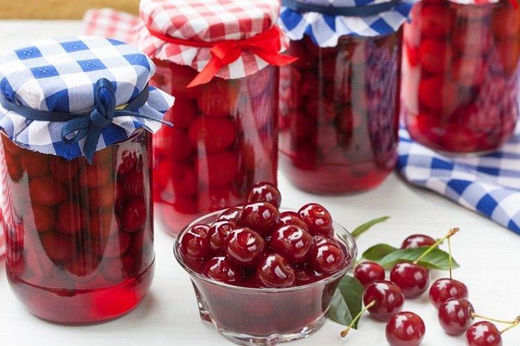 Compote de cerises pour l'hiver