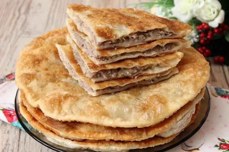 Gâteaux au fromage avec de la viande hachée