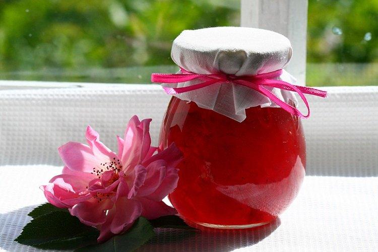 Confiture de pétales de rose au miel