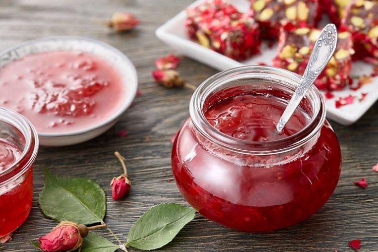 Confiture de pétales de rose sans cuisson