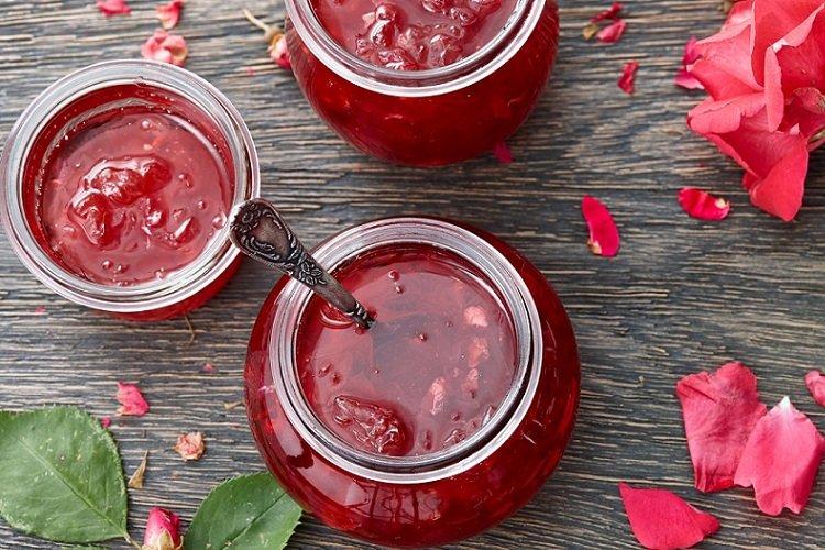 Confiture de pétales de rose à l'agar-agar
