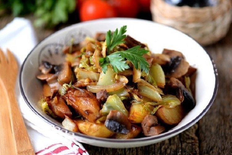 Compote de pommes de terre aux champignons