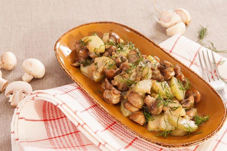 Pommes de terre aux champignons, mijotées dans une mijoteuse