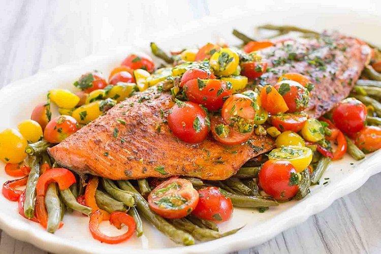 Poisson rouge aux légumes au four