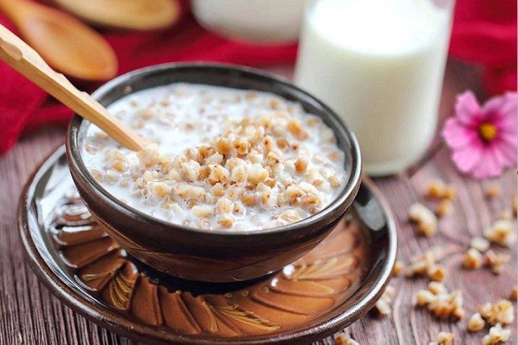 Bouillie de sarrasin sucrée au lait