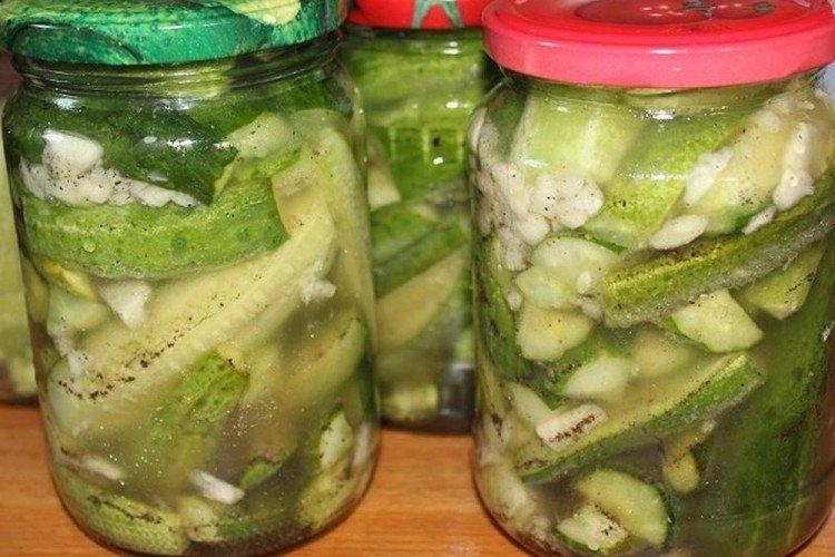 Salade de concombre aux cubes