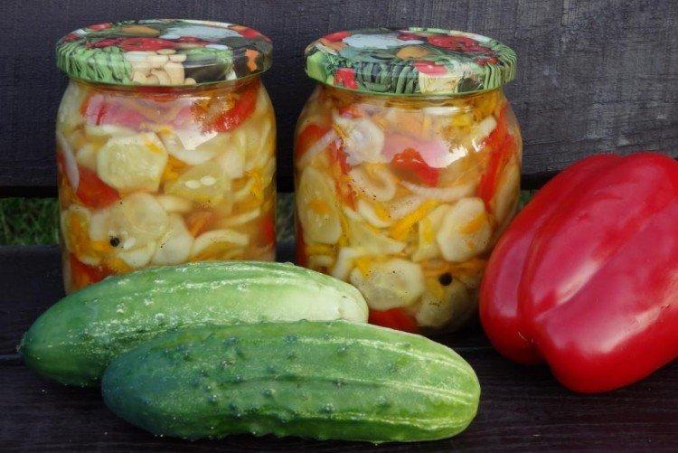 Salade de concombres et de maïs pour l'hiver