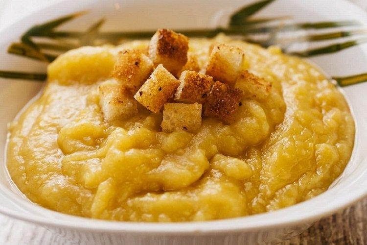 Bouillie de pois avec croûtons