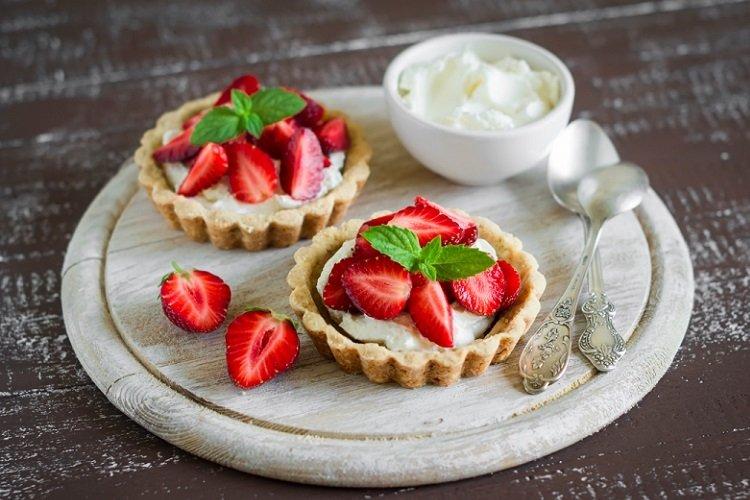 Tartelettes farcies aux fraises et chantilly