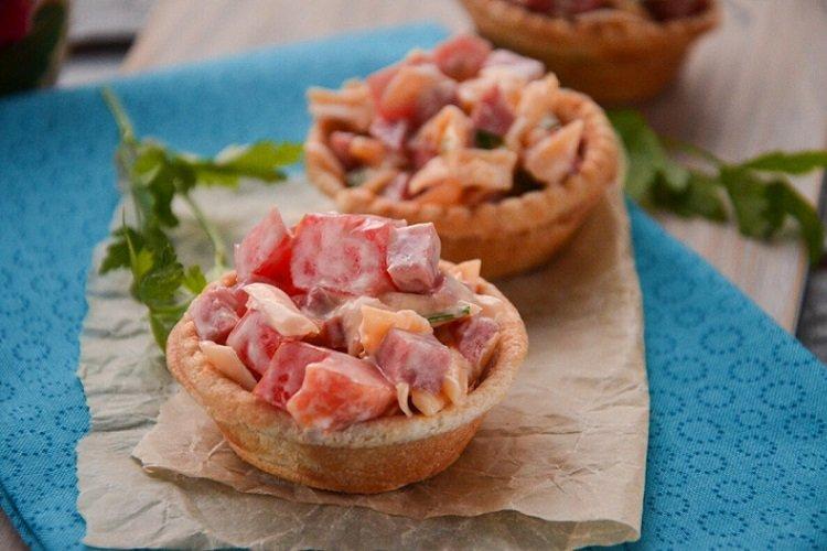 Tartelettes tomates, jambon et fromage