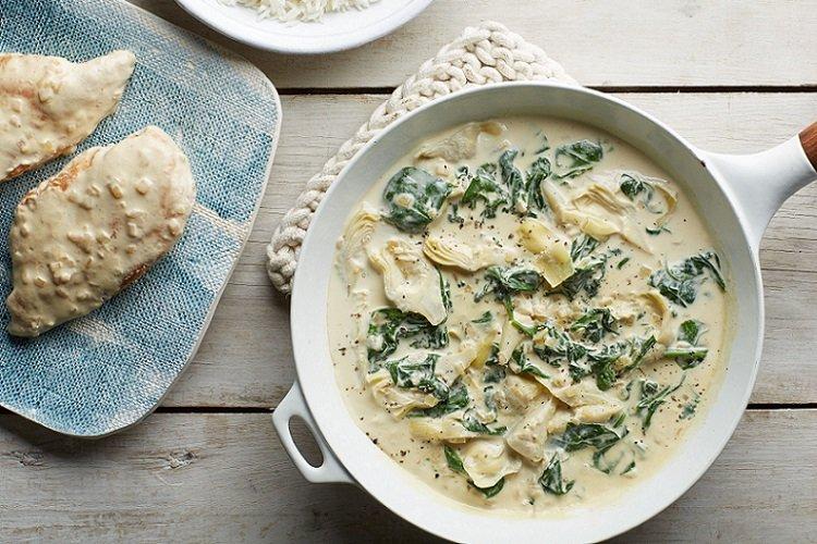 Cuisses de poulet aux épinards, mijotées à la crème
