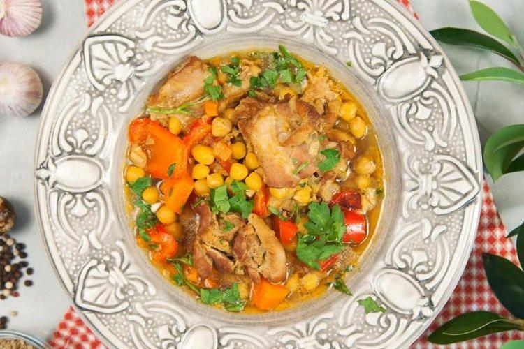 Ragoût de poulet aux pois chiches et légumes