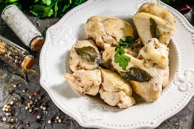 Poulet mijoté dans une mijoteuse