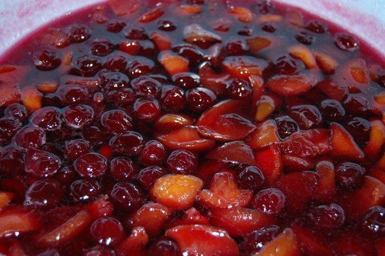 Confiture d'abricots aux cerises