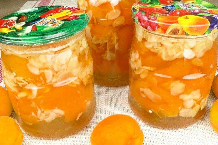 Confiture d'abricots aux amandes