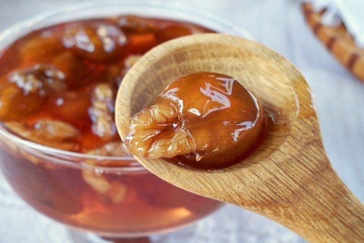 Confiture d'abricots aux noix et cognac