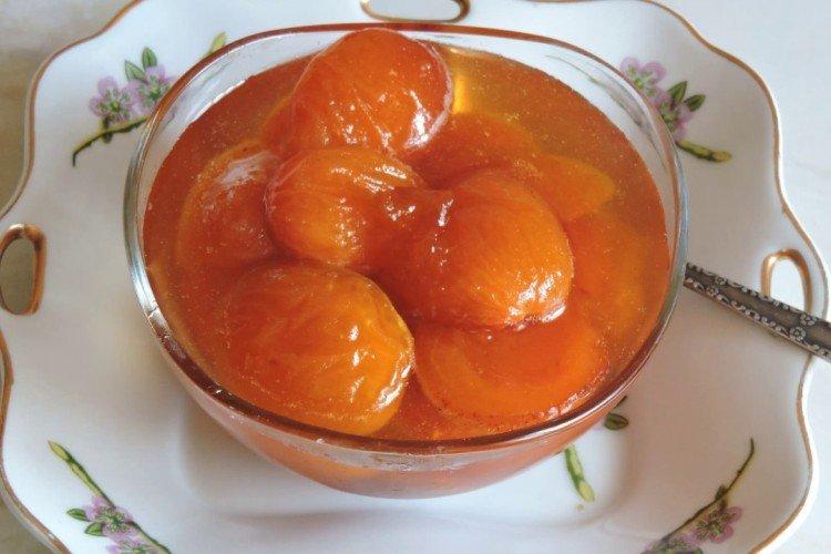 Confiture d'abricots à la cannelle