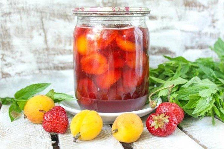Confiture d'abricots aux fraises