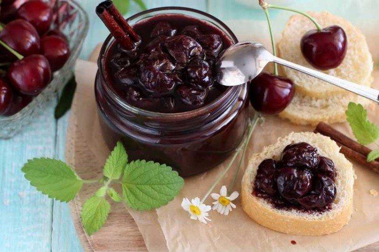 Confiture de cerises au cacao