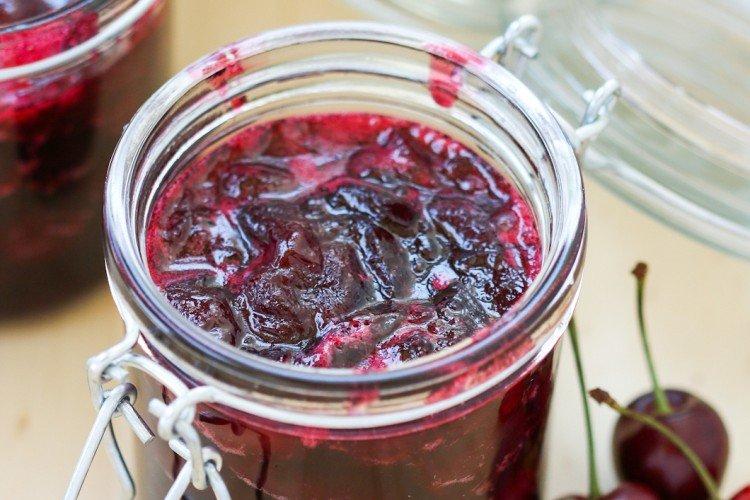Confiture épaisse de cerises