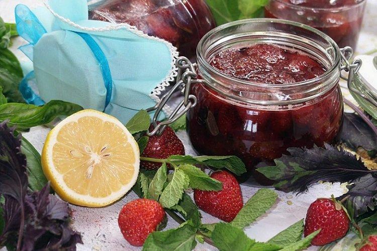 Confiture de fraises à la menthe et au citron