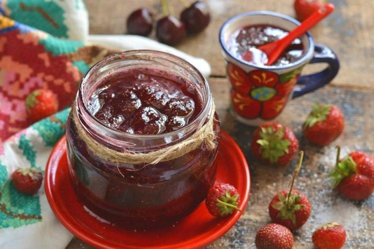 Confiture de fraises épaisse pour l'hiver