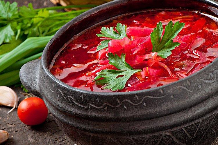 Bortsch aux orties et haricots rouges