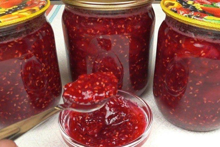 Confiture de framboises et bananes