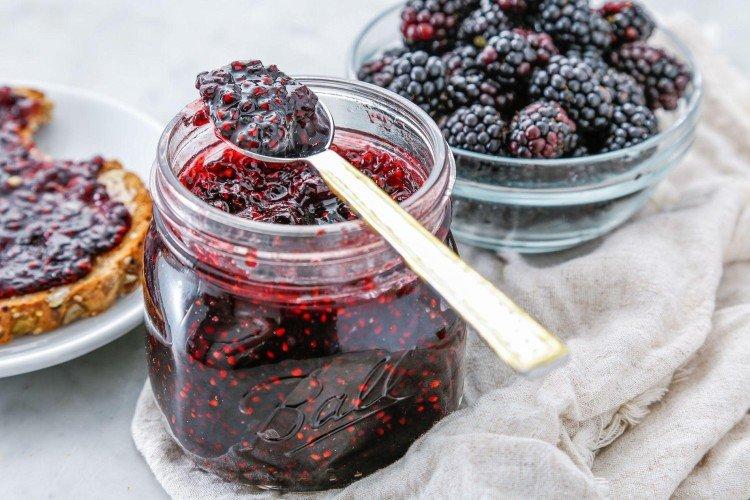 Confiture de framboises et de mûres