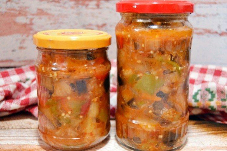 Salade de poivrons doux aux aubergines pour l'hiver