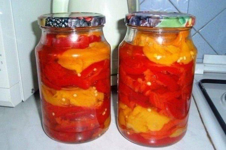 Salade de poivrons doux aux tomates pour l'hiver