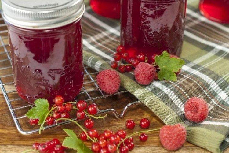 Confiture de groseilles et framboises