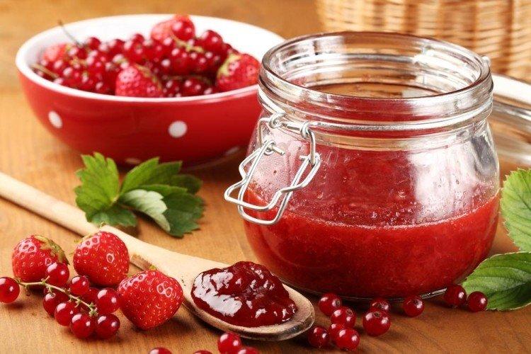 Confiture de groseilles rouges et fraises