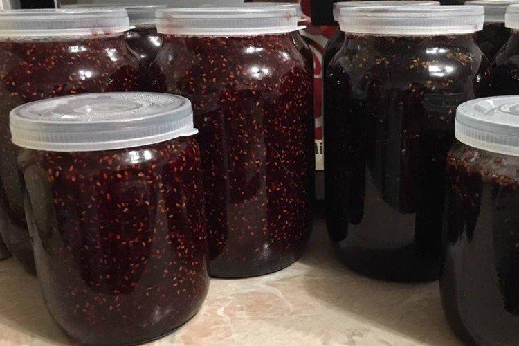 Confiture de mûres et fraises