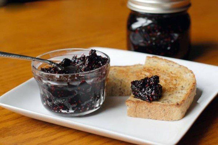 Confiture de mûres aux abricots