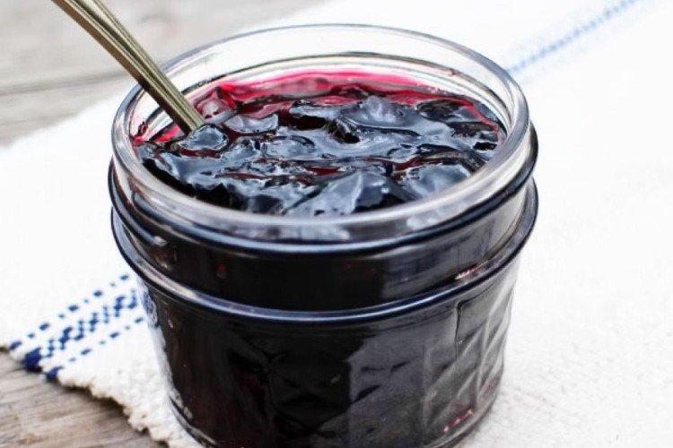 Confiture au cassis et à la gélatine