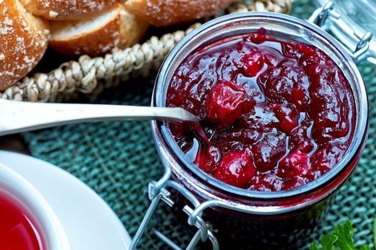 Confiture de fraises et cerises