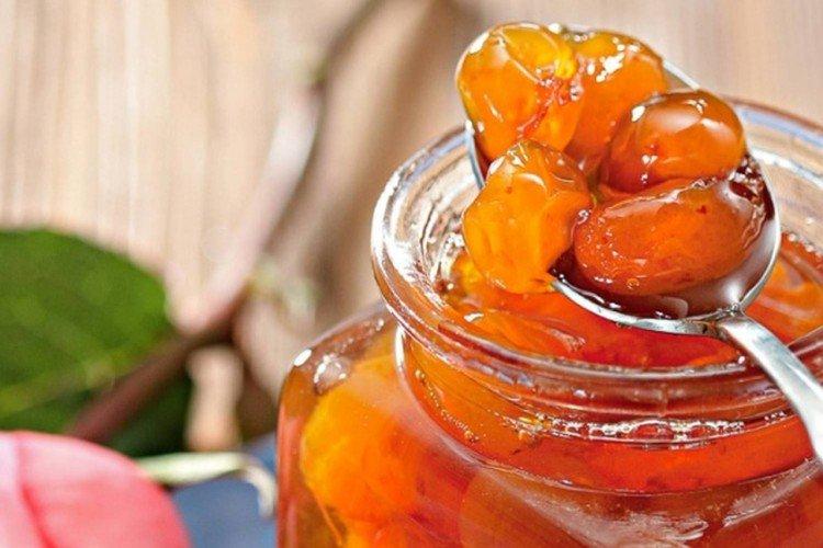 Confiture de cerises blanches aux amandes
