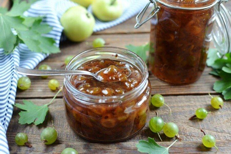 Confiture de groseilles aux baies entières