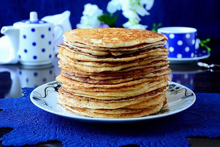 Crêpes épaisses au lait, levure et semoule