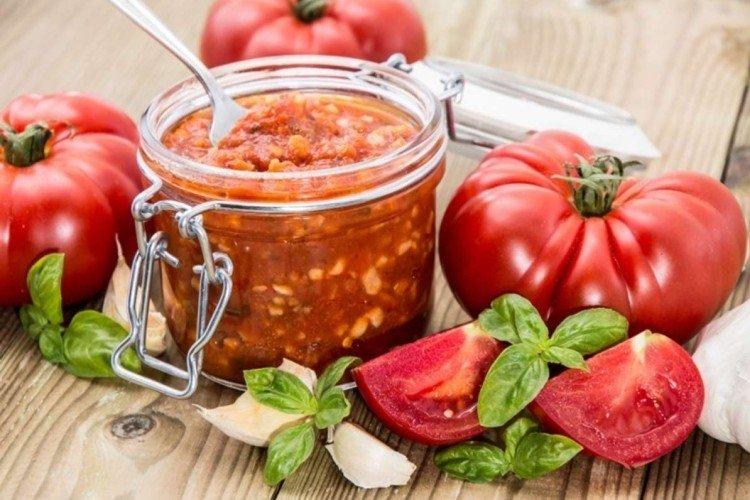 Adjika de tomates au basilic