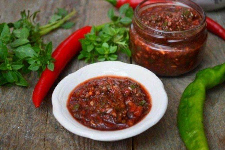 Adjika de tomates aux noix