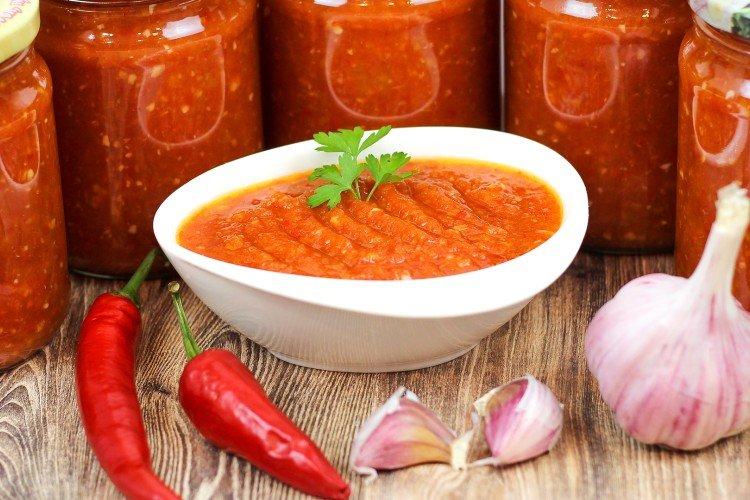 Adjika aux tomates et carottes