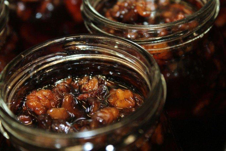 Confiture de noix vertes au miel