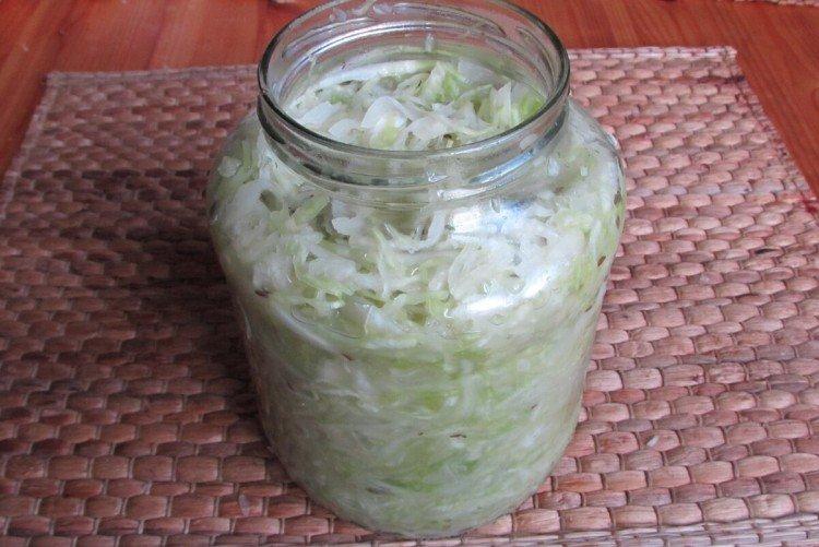 Salade de chou simple pour l'hiver